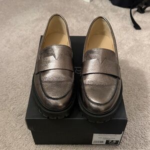 Banana Republic Pewter Vee Strap Loafers